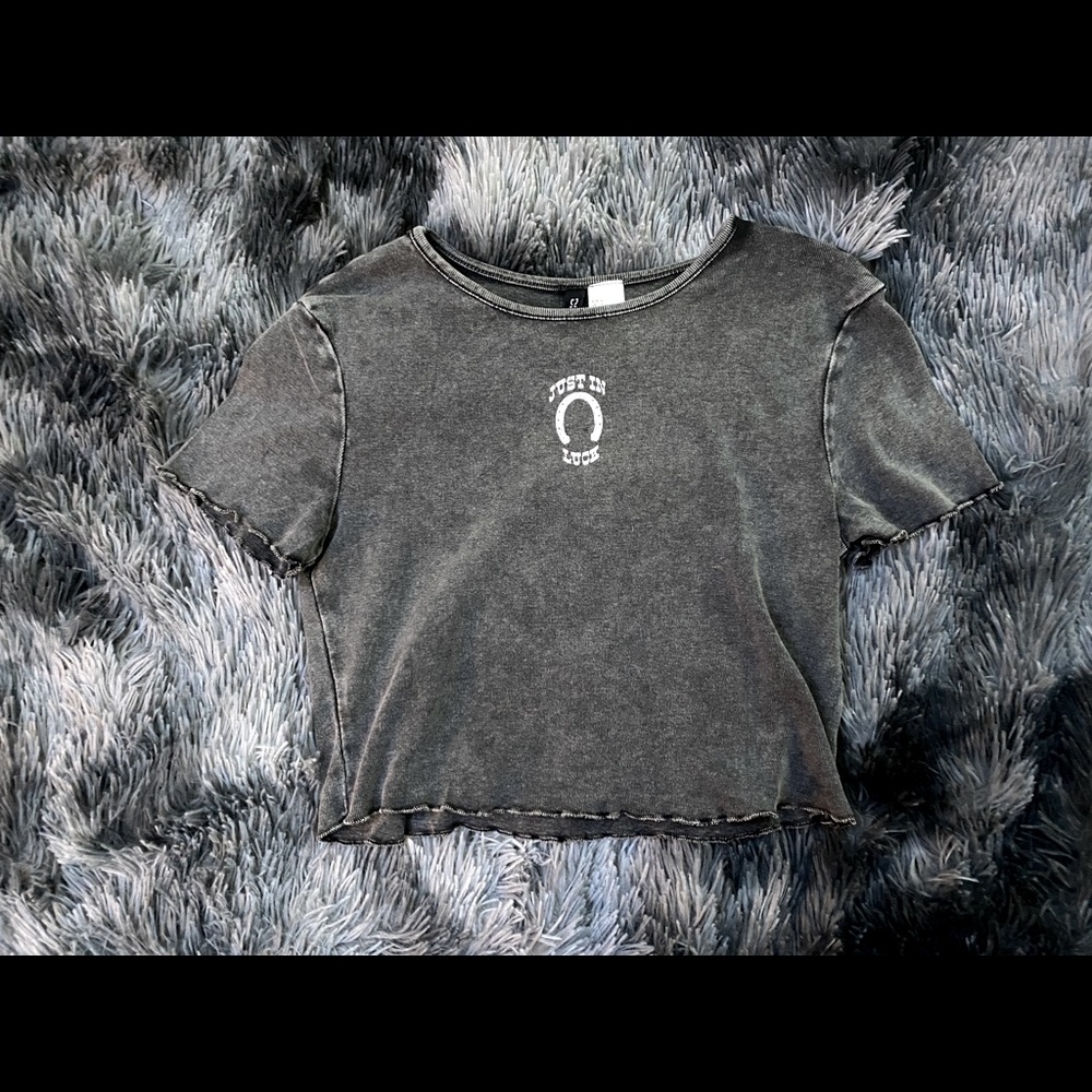 H&M “Just in Luck” cropped tee
